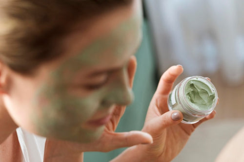 Daily Skin Soothing Techniques Using Plant Powders