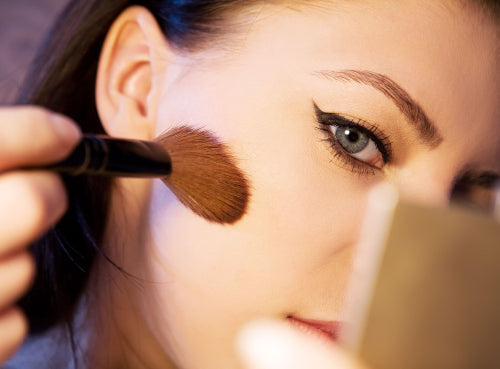 Dusting Powder vs Nourishing Powder: Which One Fits Your Skin?
