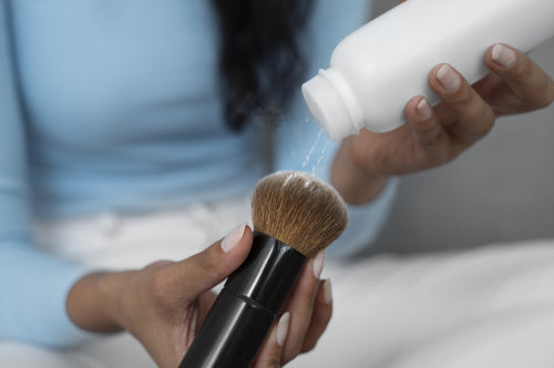 Body Powder vs Deodorant: When Should You Use Each?