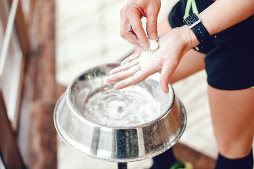 How to Choose a Talc-Free Powder for Chafing and Sweat