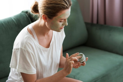 How Natural Skincare Products Help with Dryness and Skin Irritation