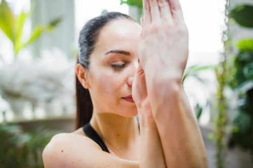 How to Protect Your Skin from Dryness and Irritation Naturally